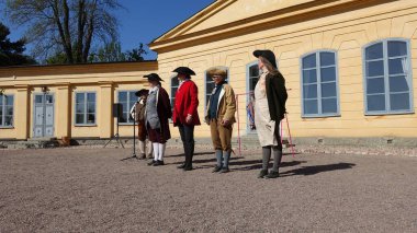 Uppsala, İsveç, 18 Mayıs 2024. Linnaeus Bahçe Partisi 'nde bir gün. 1700 'lerin teması. Geçit.