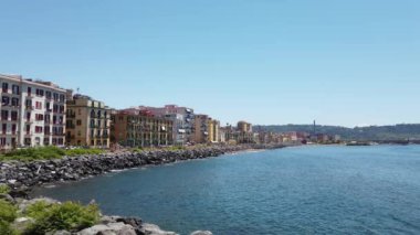 İtalya 'daki Napoli' nin Phlegraean kıyısına bir göz atalım..