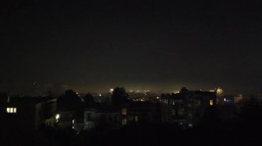 Güney İtalya 'da yeni yıl arifesinde havai fişekler.