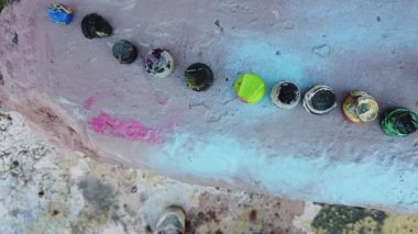 Grafiti yapımında kullanılan sprey boya başlıkları koleksiyonu.