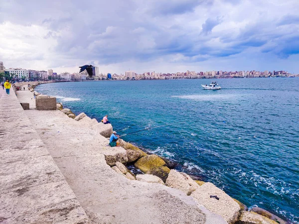 Bord Mer Avec Ciel Nuages Rochers Alexandrie Egypte — Photo