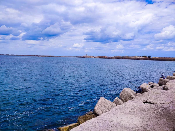Mar Com Céu Nuvem Rochas Alexandria Egito — Fotografia de Stock