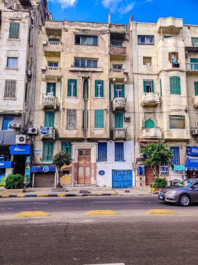 Gökyüzü kıyısı, İskenderiye 'de bulut ve kayalar