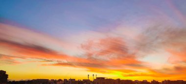 Günbatımında renkli gökyüzü