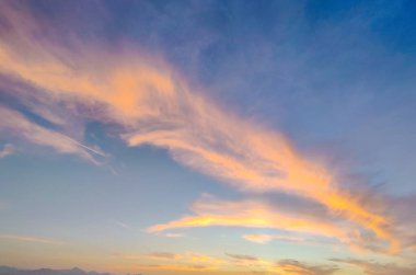 Günbatımında renkli gökyüzü