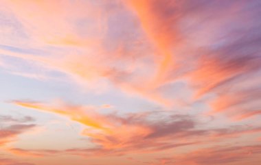 Günbatımında renkli gökyüzü