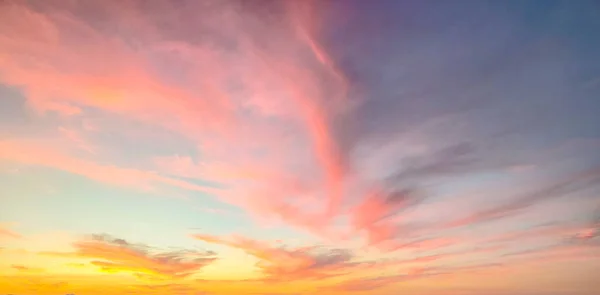 Kleurrijke Lucht Bij Zonsondergang Stockafbeelding
