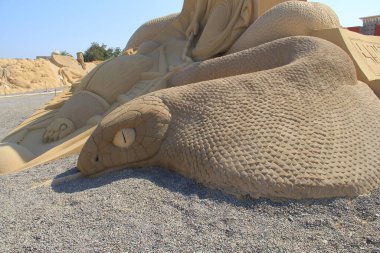 Ünlü tarihi ve antik figürler için kumdan yapılmış heykeller.