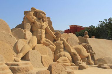 Ünlü tarihi ve antik figürler için kumdan yapılmış heykeller.
