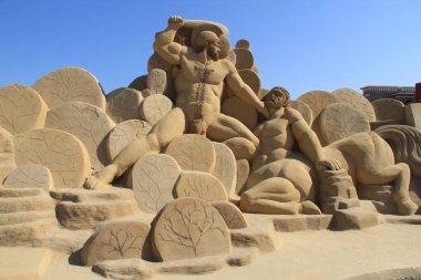Ünlü tarihi ve antik figürler için kumdan yapılmış heykeller.