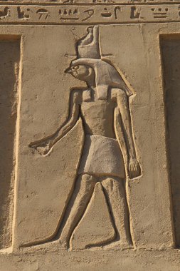 Ünlü tarihi ve antik figürler için kumdan yapılmış heykeller.