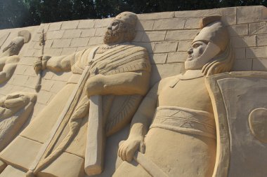 Ünlü tarihi ve antik figürler için kumdan yapılmış heykeller.