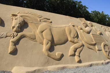 Ünlü tarihi ve antik figürler için kumdan yapılmış heykeller.