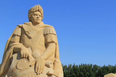 Ünlü tarihi ve antik figürler için kumdan yapılmış heykeller.