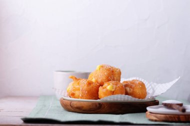 Brighelle, çok yumuşak kızarmış şekerler karnaval tipik ve çeşitli kremlerle dolu..