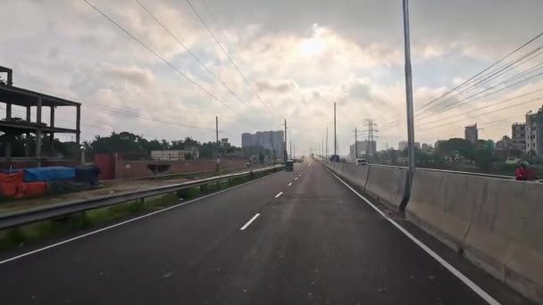 空旷的城市道路 4K没有交通堵塞的道路的视频 孟加拉国的公路 高速公路的移动镜头 孟加拉国的公路立交桥 一个空旷的立交桥视频 — 图库视频影像