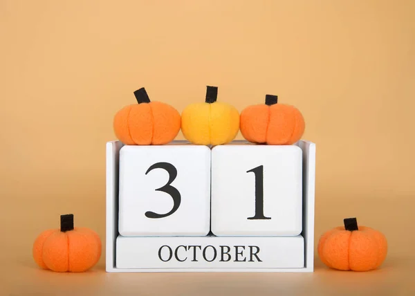 Close White Wooden Calendar Blocks Small Orange Fabric Pumpkins Holiday — Stock Photo, Image
