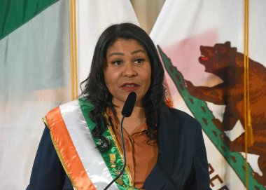 San Francisco, CA - 3 Mart 2023 Belediye Başkanı London Breed, İrlanda Bayrak Yükseltme Töreni 'nde konuşma yapacak..