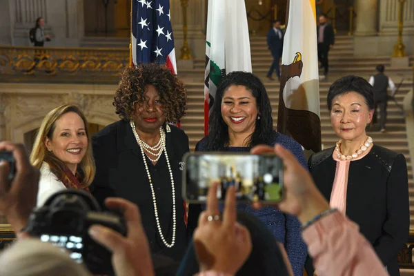 2023年3月8日 加利福尼亚州旧金山 伦敦市长与女性领导人在市政厅举行的国际妇女节妇女历史月庆祝活动上发表讲话 — 图库照片