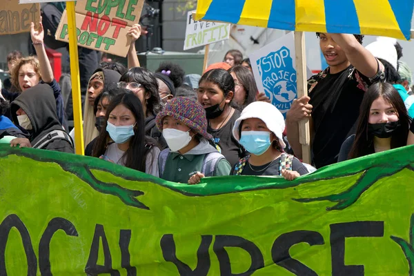 San Francisco Kwietnia 2023 Niezidentyfikowani Uczestnicy Protestu Klimatycznego Młodzież Apokalipsa — Zdjęcie stockowe