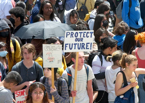 San Francisco Kwietnia 2023 Niezidentyfikowani Uczestnicy Protestu Młodzież Apokalipsa Klimat — Zdjęcie stockowe