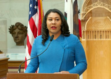 San Francisco, CA - 26 Nisan 2023: Belediye Başkanı London Breed, APA Miras Ayı boyunca gerçekleşecek etkinlikleri ve kutlamaları duyurmak üzere Belediye Binası 'ndaki basın toplantısında konuşma yaptı..