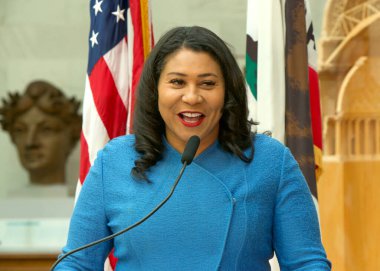 San Francisco, CA - 26 Nisan 2023: Belediye Başkanı London Breed, APA Miras Ayı boyunca gerçekleşecek etkinlikleri ve kutlamaları duyurmak üzere Belediye Binası 'ndaki basın toplantısında konuşma yaptı..