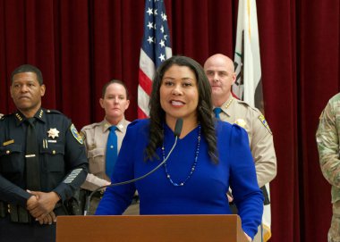 San Francisco, CA - 28 Nisan 2023: Başkan Breed, Gov Newsom 'un San Francisco' daki fentanil kaçakçılığı ve uyuşturucu şebekelerini hedef alan yeni devlet güvenliği ortaklığından bahsediyor.