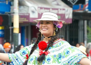 San Francisco, CA - 28 Mayıs 2023: Mission District 'teki 45. Yıllık Karnaval Büyük Geçit Töreni' nin kimliği belirsiz katılımcıları.