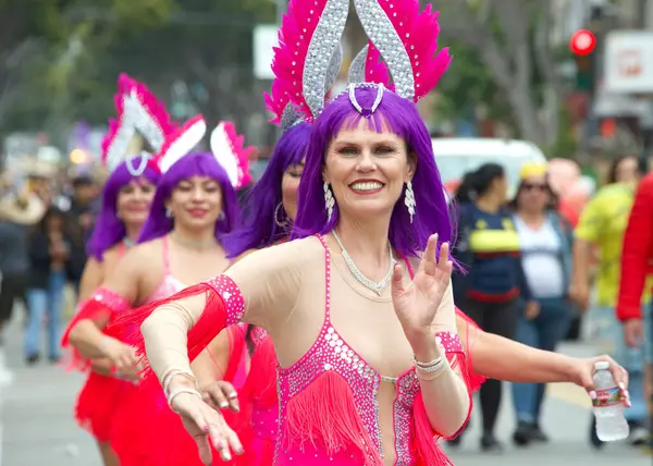 San Francisco Května 2023 Neidentifikovaní Účastníci Ročníku Carnaval Grand Parade — Stock fotografie