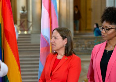 San Francisco, CA - 2 Haziran 2023: Vali Yardımcısı Eleni Kounalakis San Franciscos 53. Geleneksel Onur Ayı 'nı başlatmak için basın toplantısında.