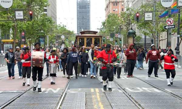 San Francisco Června 2023 Účastníci Juneteenth Parade Připomínají Emancipaci Zotročených — Stock fotografie