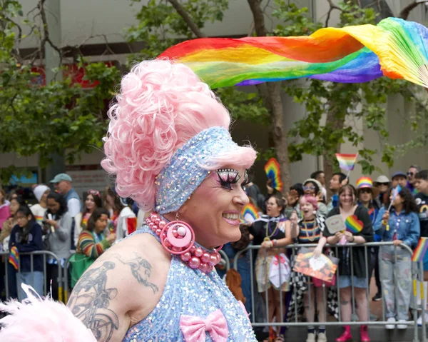 2023年6月24日 加利福尼亚州旧金山 与会者在Sf Gay Pride Parade Market Civic Center庆祝 — 图库照片