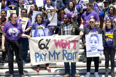 San Francisco, CA - 29 Haziran 2023: SEIU yerel 1000, en büyük grup CA State çalışanını temsil ediyor, daha iyi maaş, daha iyi sosyal yardım ve çalışma koşullarının iyileştirilmesini talep ediyor.