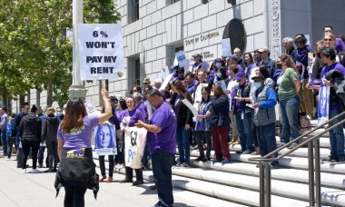 San Francisco, CA - 29 Haziran 2023: SEIU yerel 1000, en büyük grup CA State çalışanını temsil ediyor, daha iyi maaş, daha iyi sosyal yardım ve çalışma koşullarının iyileştirilmesini talep ediyor.