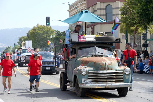 阿拉米达 加利福尼亚州 2023年7月4日 7月4日的阿拉米达游行 是全国规模最大 持续时间最长的独立日游行之一 身份不明的参与者 — 图库照片
