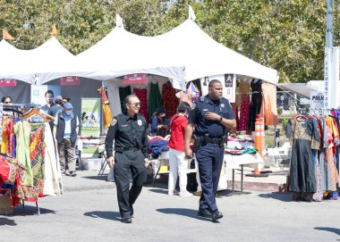 Fremont, CA - 19 Ağustos 2023: Daha önce Hindistan Festivali olarak bilinen Fog Festivali, Dünya Festivali katılımcıları. Festival boyunca güvenlik sağlandı.