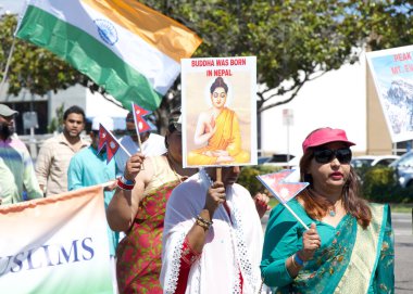 Fremont, CA - 20 Ağustos 2023: 31. Geleneksel Sis Festivali Töreni katılımcıları. Tüm Körfez Bölgesi için yıllık Hint mirası ve kültürü kutlaması..