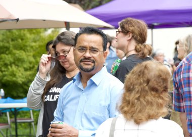 San Jose, CA - 2 Eylül 2023: Güney Körfezi İşçi Bayramı BBBQ etkinliğine katılanlar. 