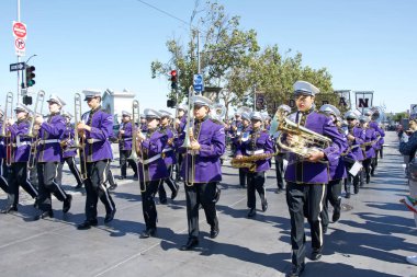 San Francisco, CA - 8 Ekim 2023: 155. Geleneksel İtalyan Mirası Yürüyüşü 'ne katılanlar, tüm İtalyan Amerikalıların başarılarını ve kültürlerini kutluyorlar..