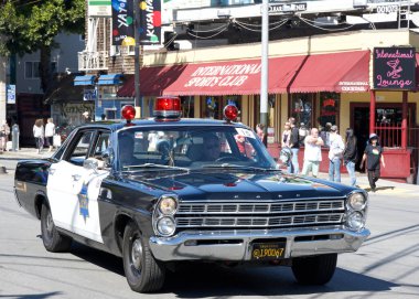 San Francisco, CA - 8 Ekim 2023: 155. Geleneksel İtalyan Mirası Yürüyüşü 'ne katılanlar, tüm İtalyan Amerikalıların başarılarını ve kültürlerini kutluyorlar..