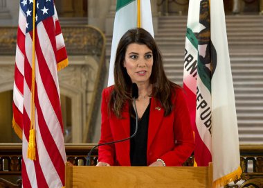 San Francisco, CA - 11 Ekim 2023 İtalyan Mirası Ayı 'nda Denetmen Catherine Stefani Belediye Binası' ndaki açılış töreninde konuşma yapacak..