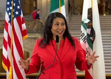 San Francisco, CA - 11 Ekim 2023: Belediye Başkanı London Breed, İtalyan Miras Ayı kutlamasında konuşma yapacak. Düzenleyen Denetmen Catherine Stefani.