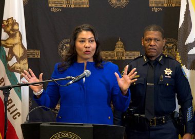 San Francisco, CA - 9 Kasım 2023: Belediye Başkanı London Breed güvenlik sorunları ve yaklaşan APEC konferansını çevreleyen şehir üzerindeki etkilerden bahsediyor