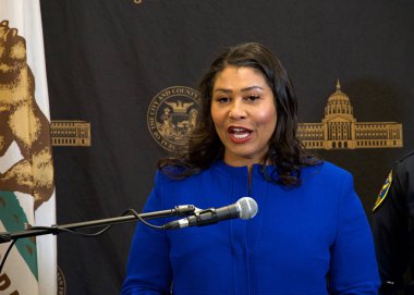 San Francisco, CA - 9 Kasım 2023: Belediye Başkanı London Breed güvenlik sorunları ve yaklaşan APEC konferansını çevreleyen şehir üzerindeki etkilerden bahsediyor