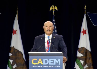 Sacramento, CA - 18 Kasım 2023: Tony Vazquez Cumartesi sabahı CADEM Genel Kurultayı 'nda konuşma yapacak.