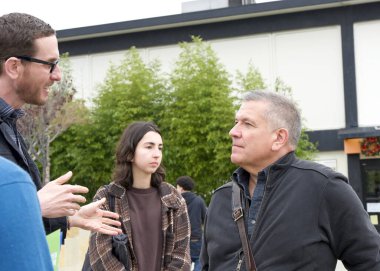 San Francisco, CA - 6 Ocak 2024: Londra Belediye Başkanı Scott Wiener, Japonya 'da kampanya açılışında yaptığı konuşmada seçmenleri C tedbirlerine evet oyu vermeye çağırdı..