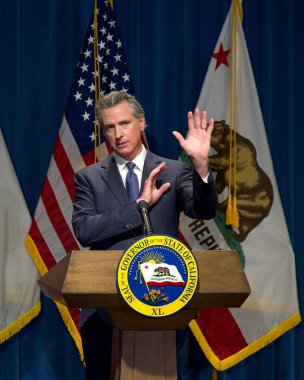 Sacramento, CA - 10 Ocak 2024: Vali Gavin Newsom 2024-25 arası eyalette önerisini sunuyor ve tartışıyor ve gazetecilerin sorularını yanıtlıyor.
