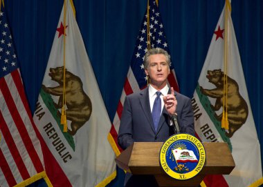 Sacramento, CA - 10 Ocak 2024: Vali Gavin Newsom 2024-25 arası eyalette önerisini sunuyor ve tartışıyor ve gazetecilerin sorularını yanıtlıyor.