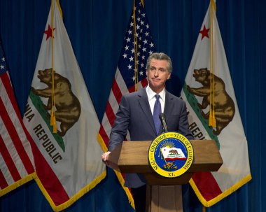 Sacramento, CA - 10 Ocak 2024: Vali Gavin Newsom 2024-25 arası eyalette önerisini sunuyor ve tartışıyor ve gazetecilerin sorularını yanıtlıyor.